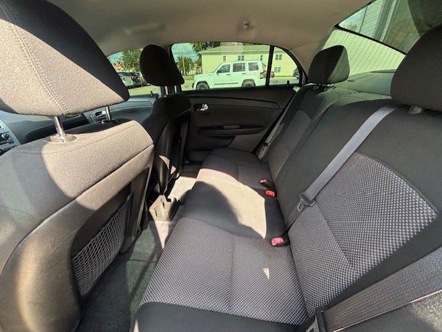 2010 Chevrolet Malibu Image 4