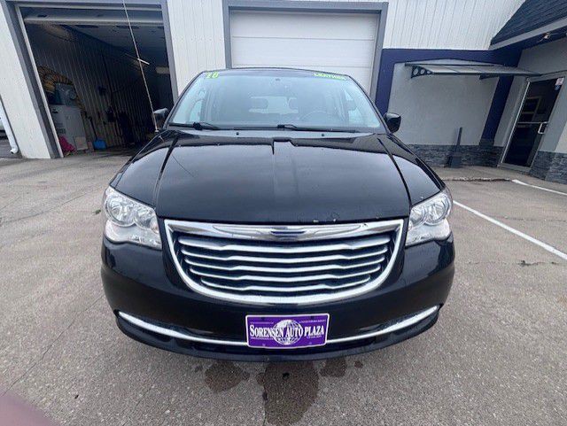 2016 Chrysler Town & Country Image 8