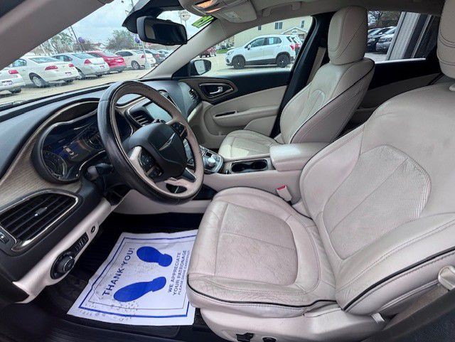 2015 Chrysler 200 Image 3