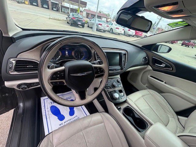 2015 Chrysler 200 Image 4