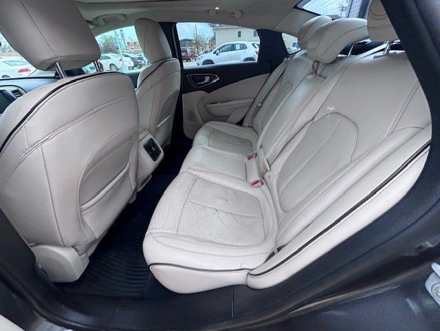 2015 Chrysler 200 Image 5