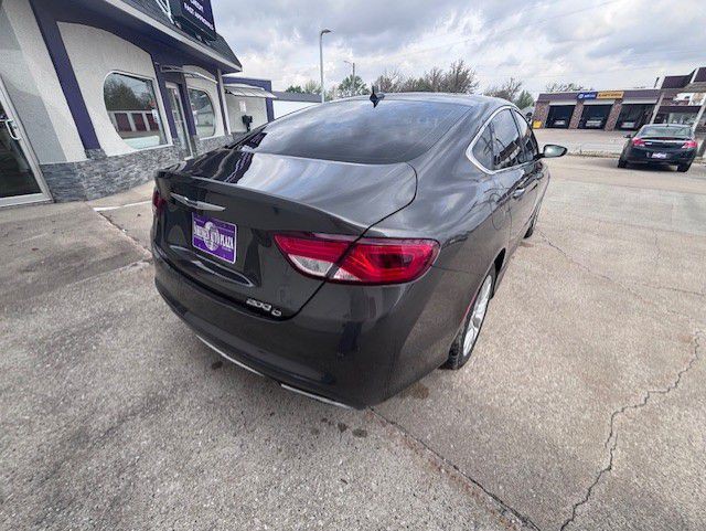 2015 Chrysler 200 Image 7