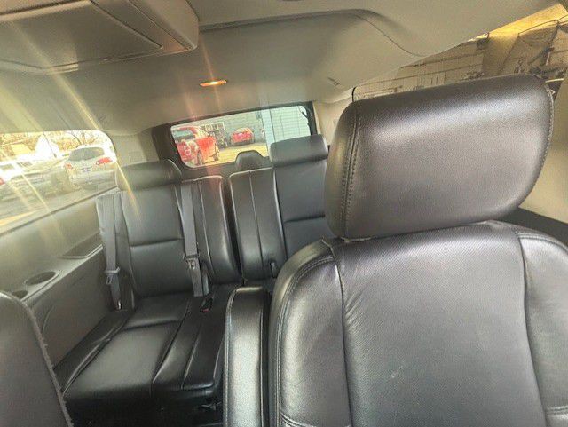 2013 Chevrolet Suburban Image 4