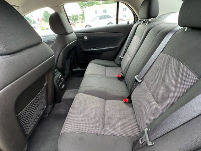 2012 Chevrolet Malibu Image 5