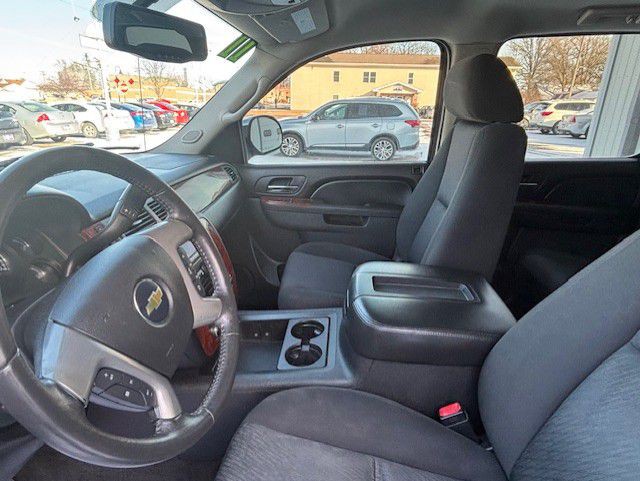 2011 Chevrolet Avalanche Image 3