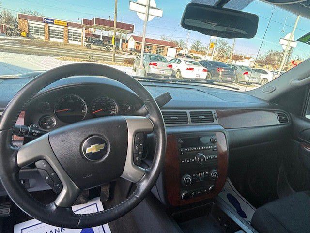 2011 Chevrolet Avalanche Image 4