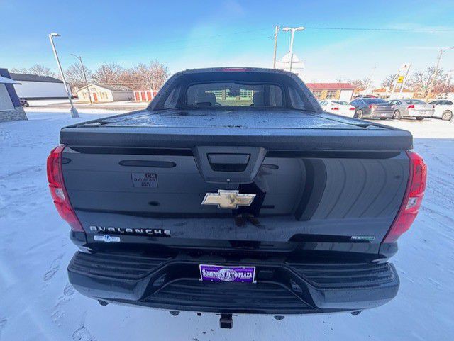 2011 Chevrolet Avalanche Image 6