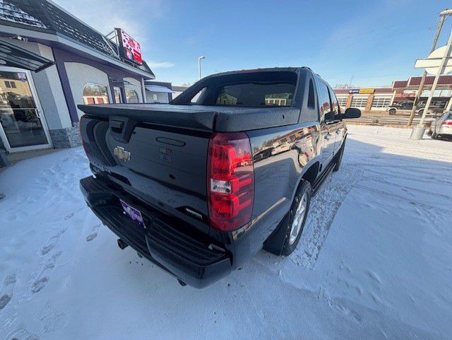 2011 Chevrolet Avalanche Image 7