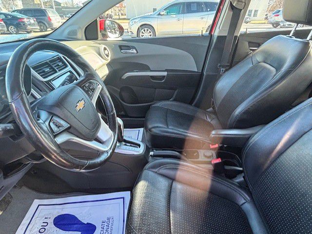 2017 Chevrolet Sonic Image 3