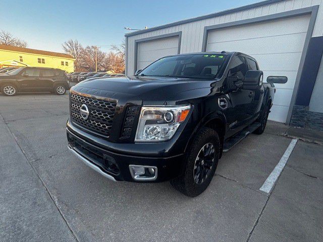 2017 Nissan Titan Image 1