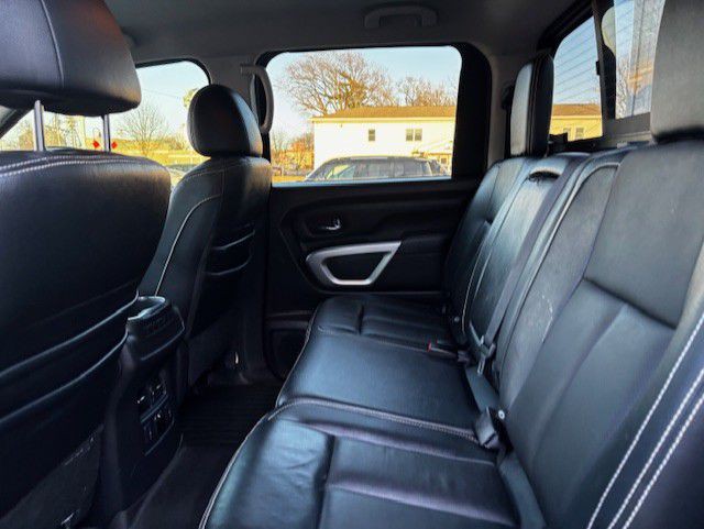 2017 Nissan Titan Image 4