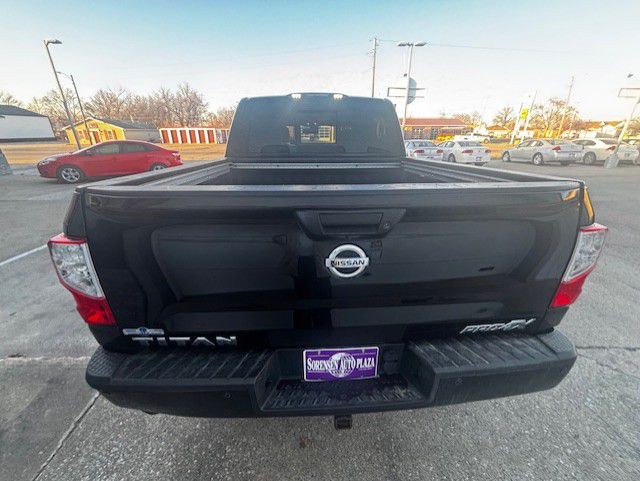 2017 Nissan Titan Image 5