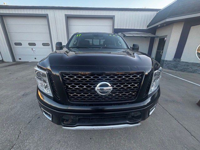 2017 Nissan Titan Image 9