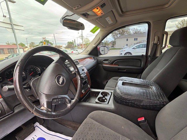 2008 Chevrolet Avalanche Image 3