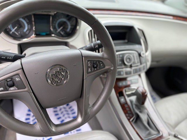 2010 Buick Lacrosse Image 4