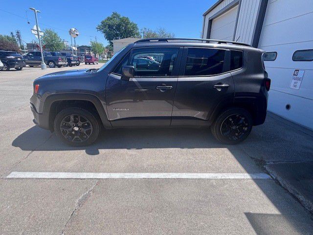 2017 Jeep Renegade Image 2