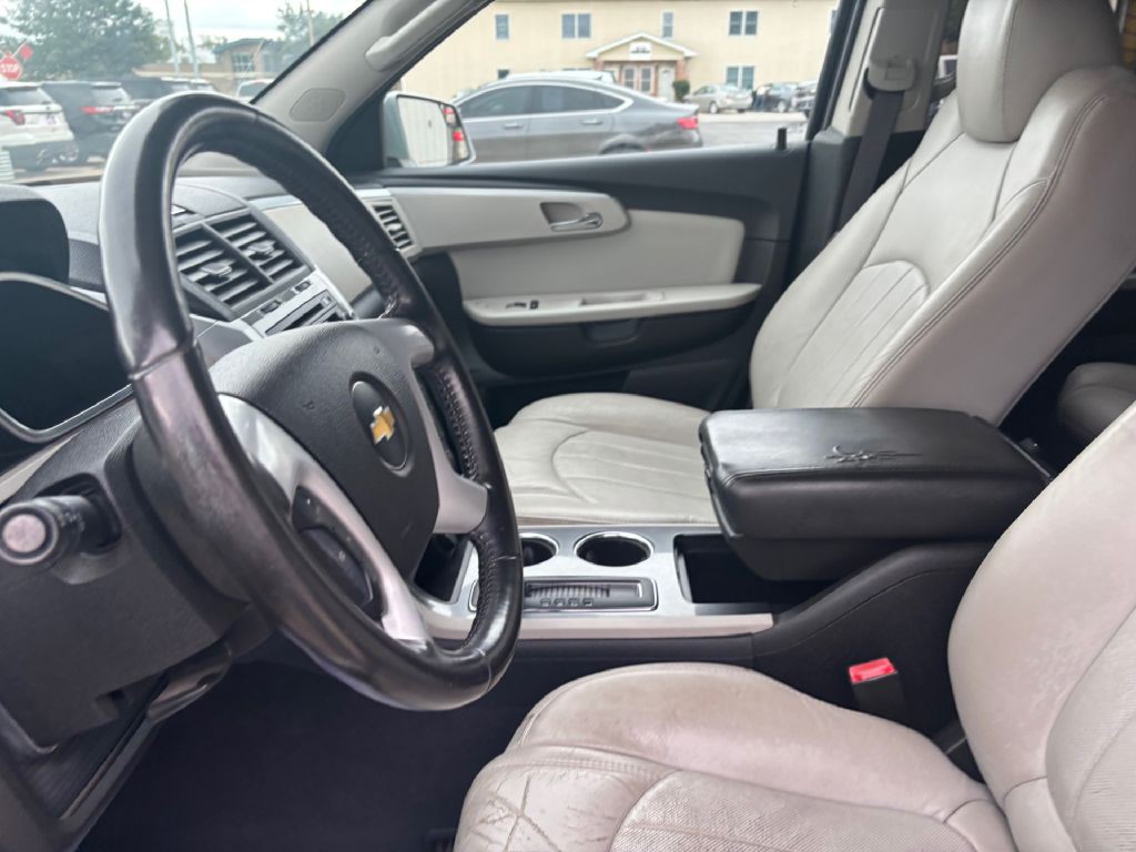 2011 Chevrolet Traverse Image 3