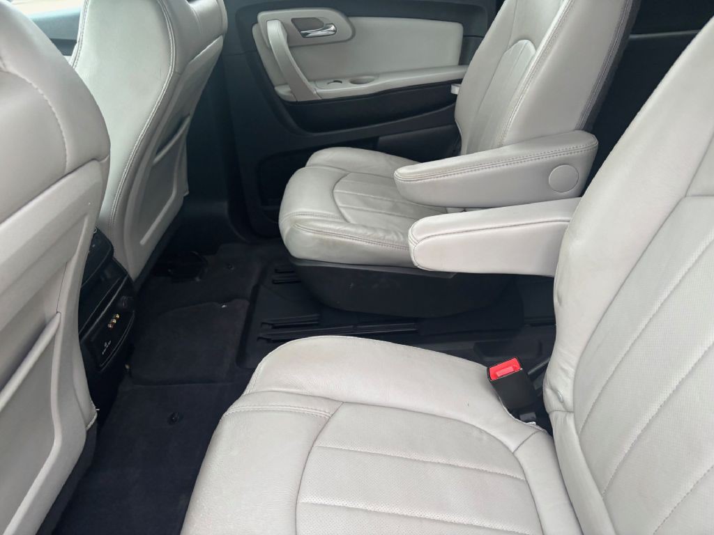 2011 Chevrolet Traverse Image 5