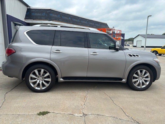 2012 INFINITI QX56 Image 8