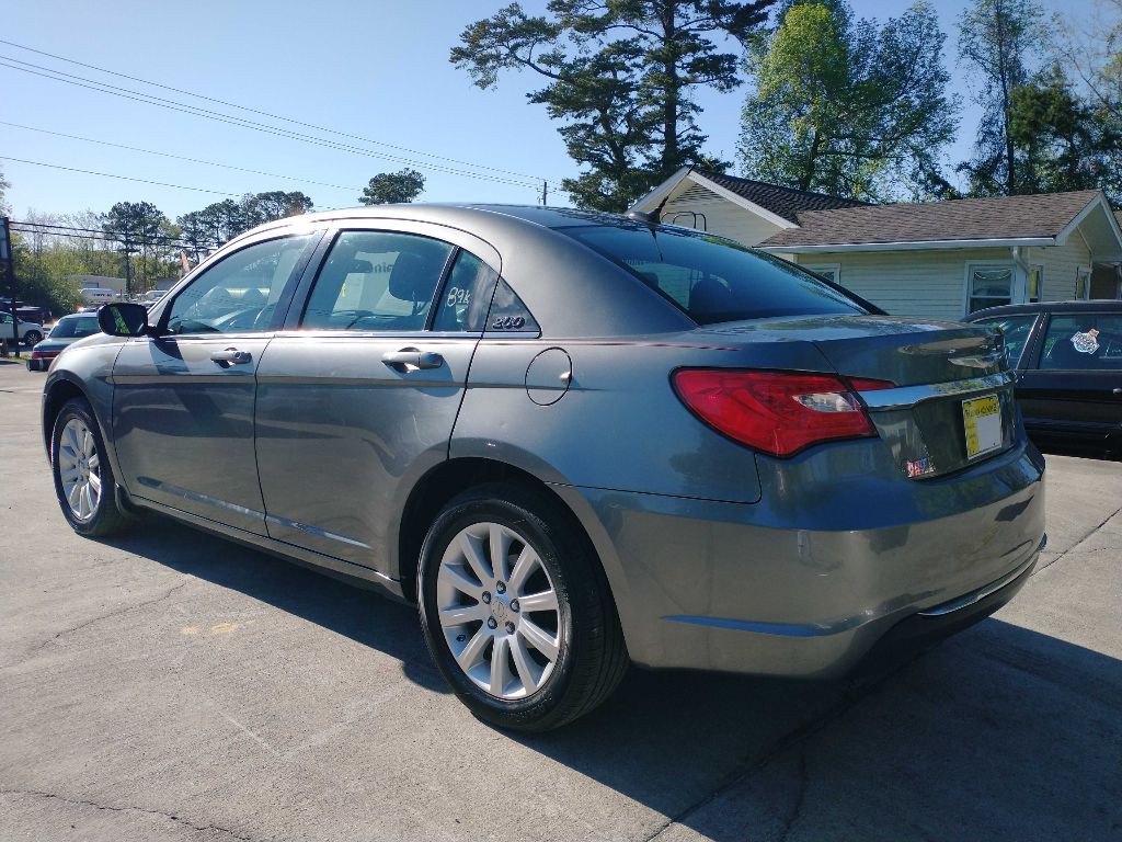 2013 Chrysler 200 Image 3