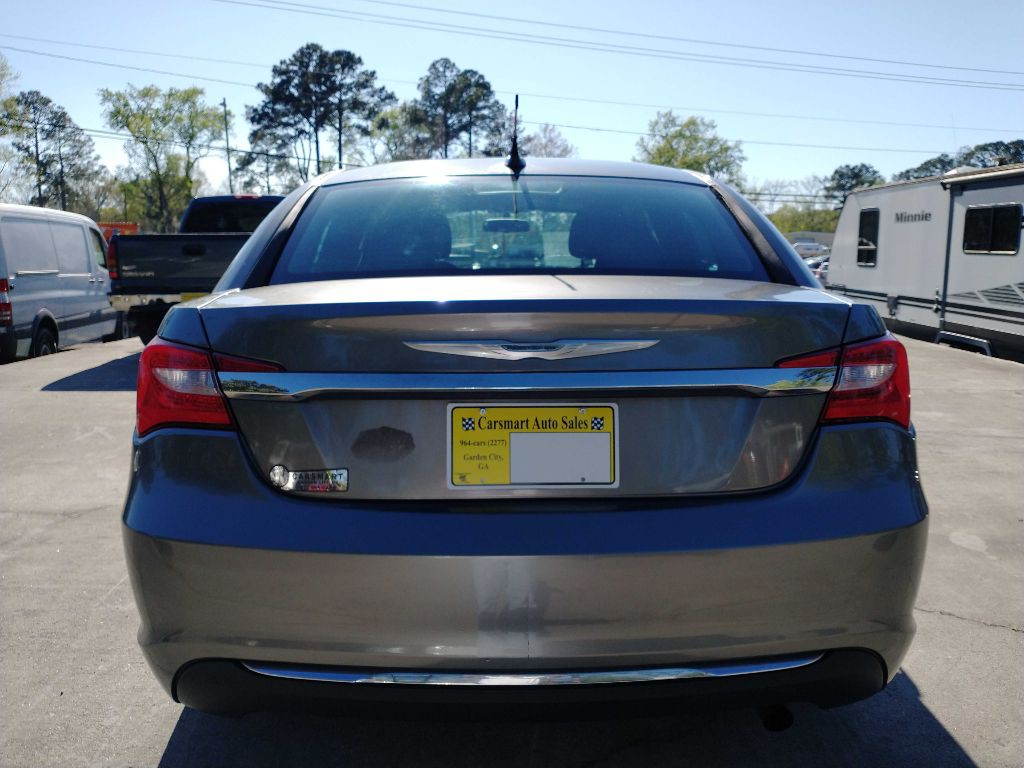 2013 Chrysler 200 Image 4