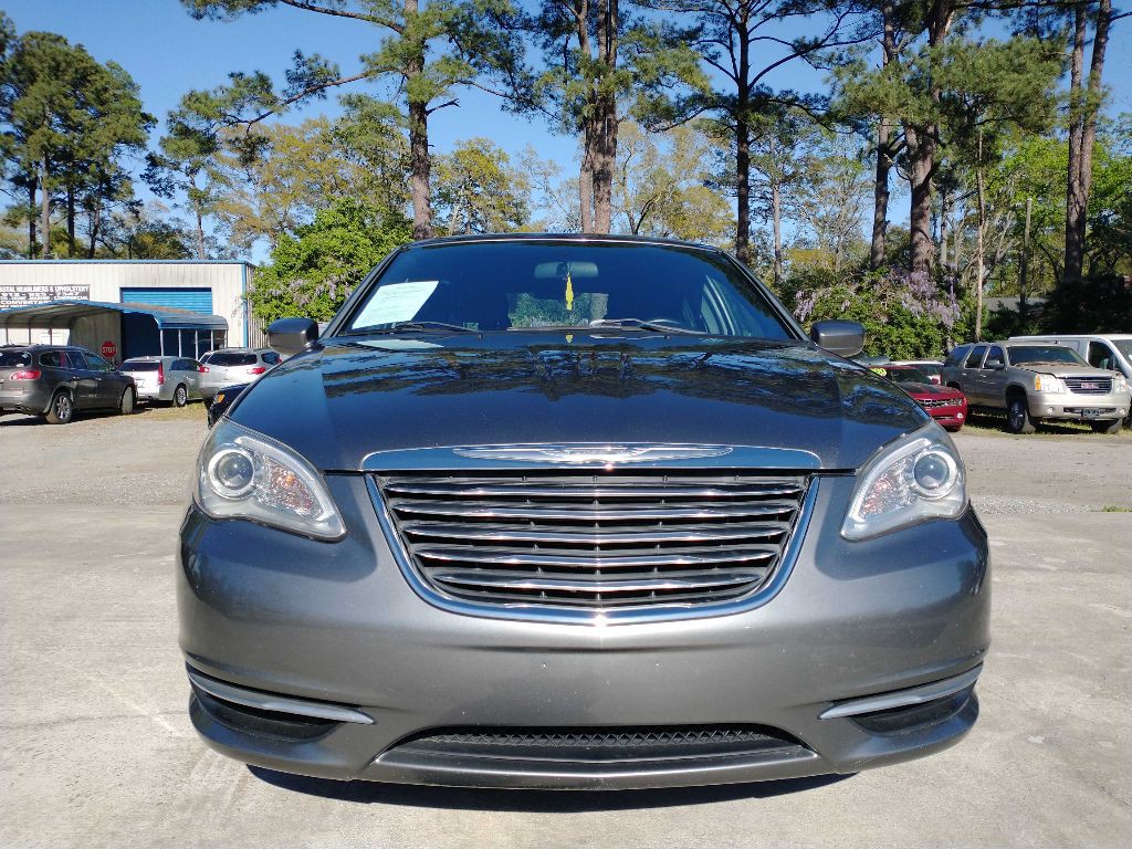 2013 Chrysler 200 Image 8
