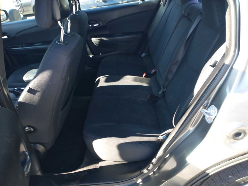 2013 Chrysler 200 Image 11