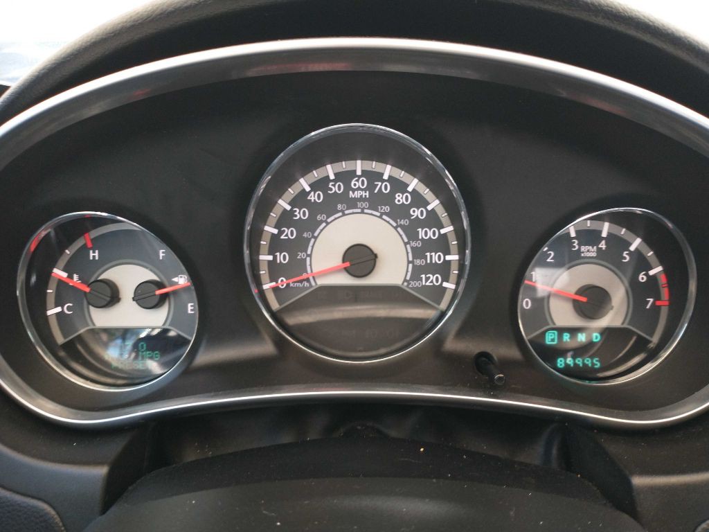 2013 Chrysler 200 Image 12