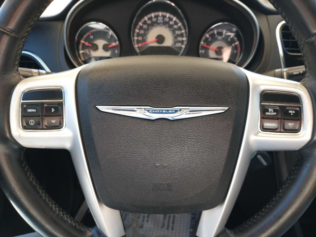 2013 Chrysler 200 Image 13