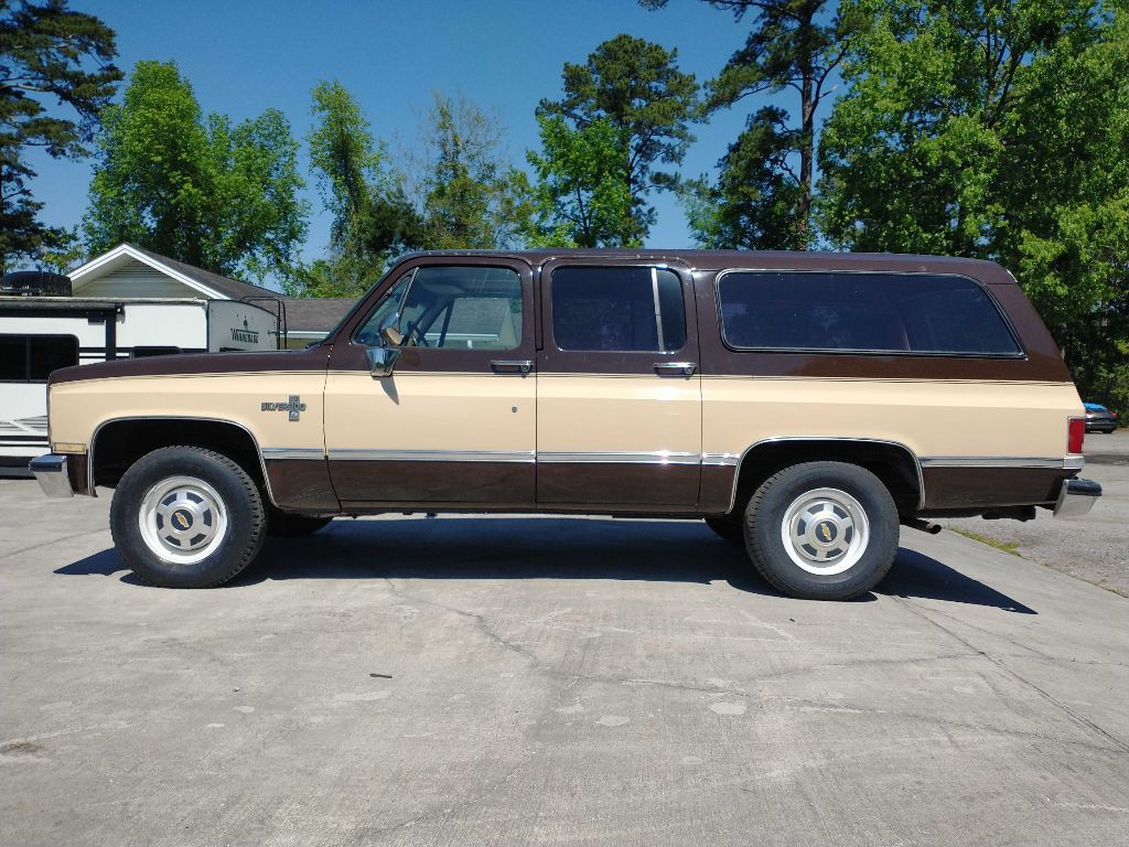 1986 Chevrolet Suburban Image 2