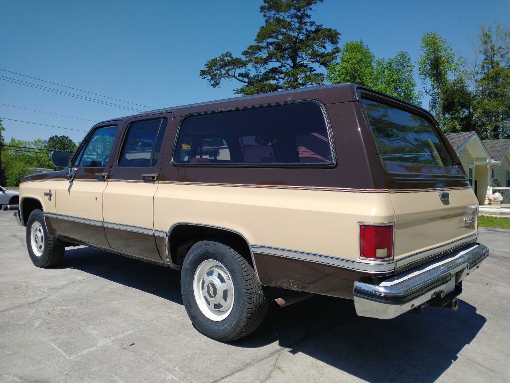1986 Chevrolet Suburban Image 3