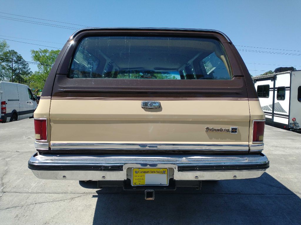 1986 Chevrolet Suburban Image 4