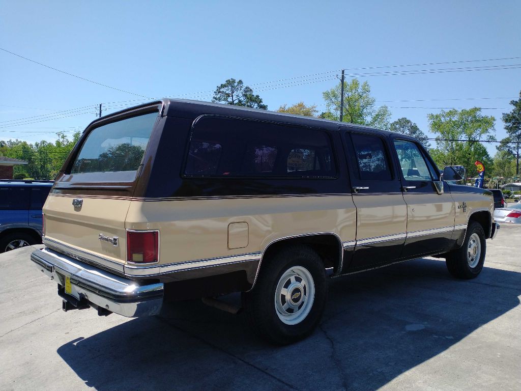 1986 Chevrolet Suburban Image 5