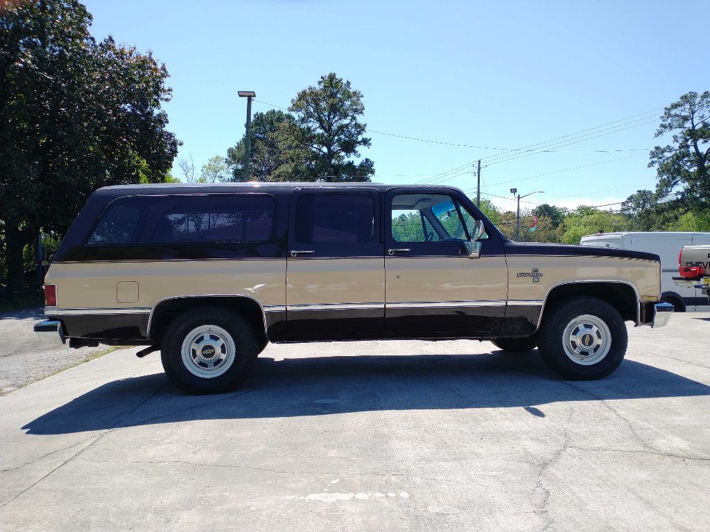 1986 Chevrolet Suburban Image 6