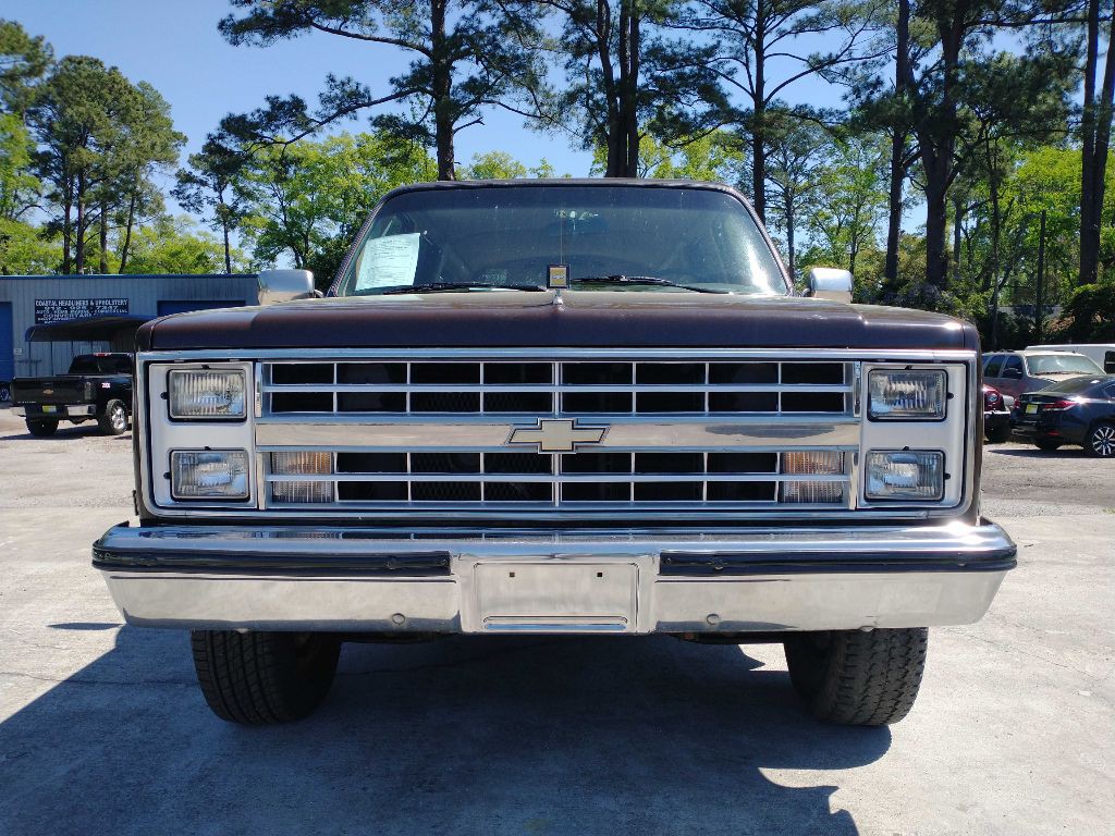 1986 Chevrolet Suburban Image 8