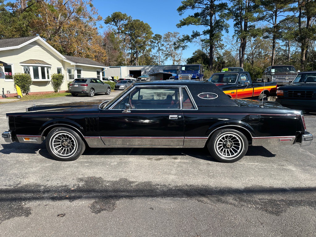 1983 Lincoln Mark VI Image 1