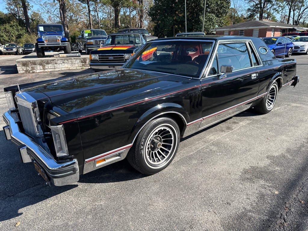 1983 Lincoln Mark VI Image 3