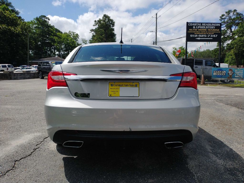 2012 Chrysler 200 Image 4