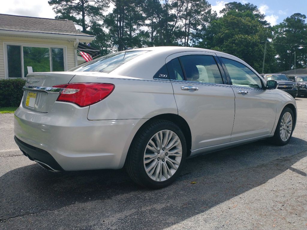 2012 Chrysler 200 Image 5