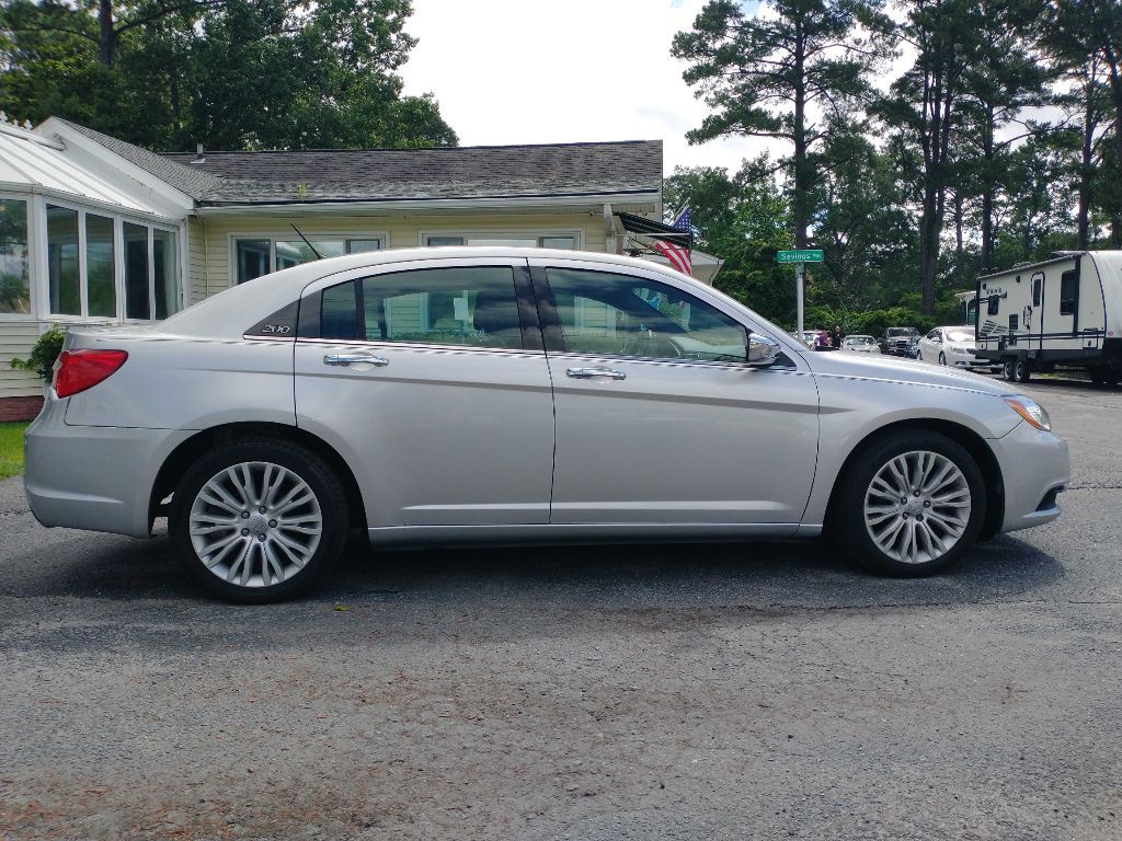 2012 Chrysler 200 Image 6