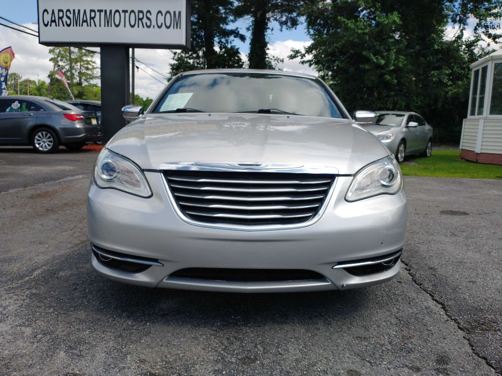 2012 Chrysler 200 Image 8