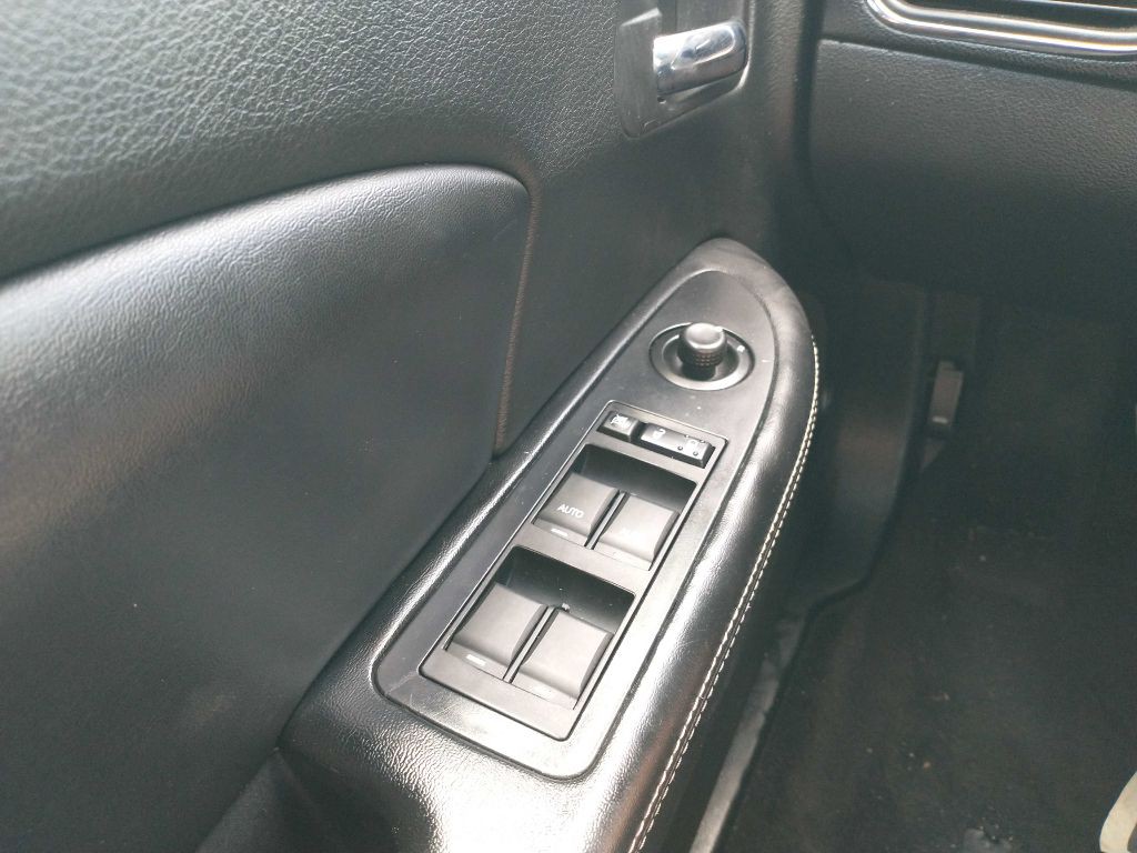 2012 Chrysler 200 Image 17