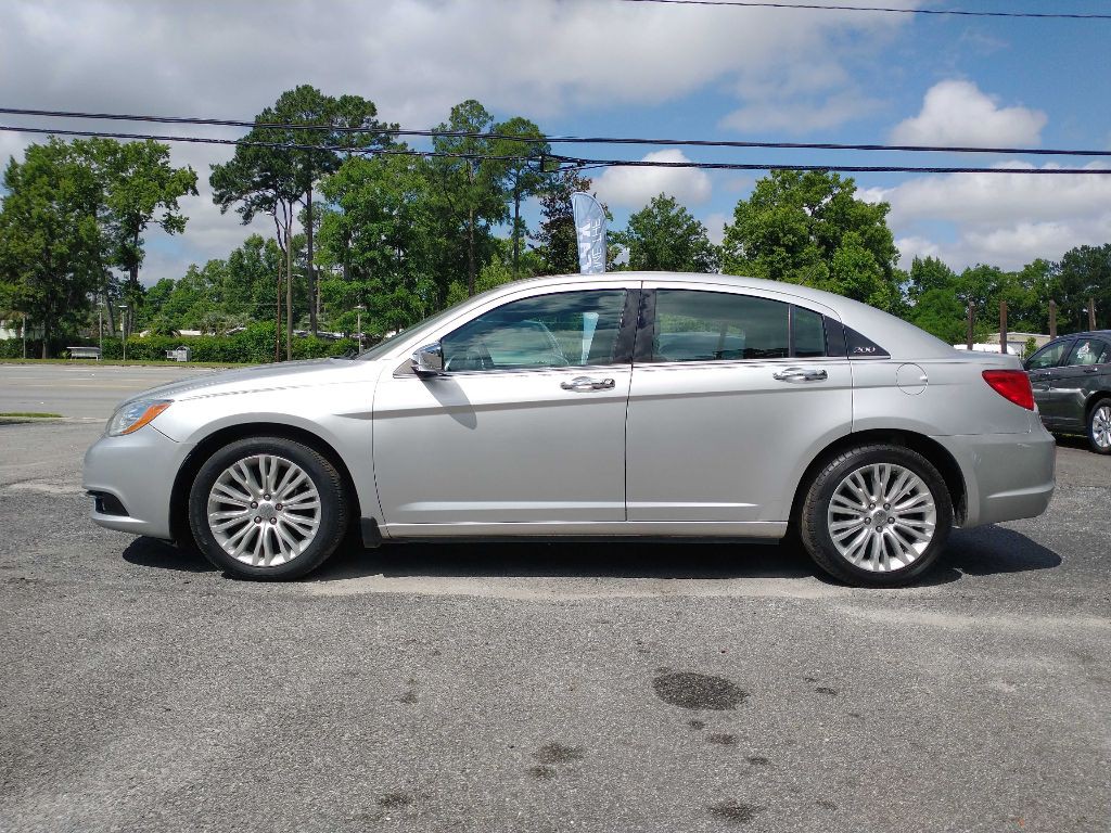 2012 Chrysler 200 Image 1