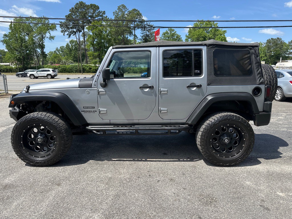 2013 Jeep Wrangler Unlimited Image 2