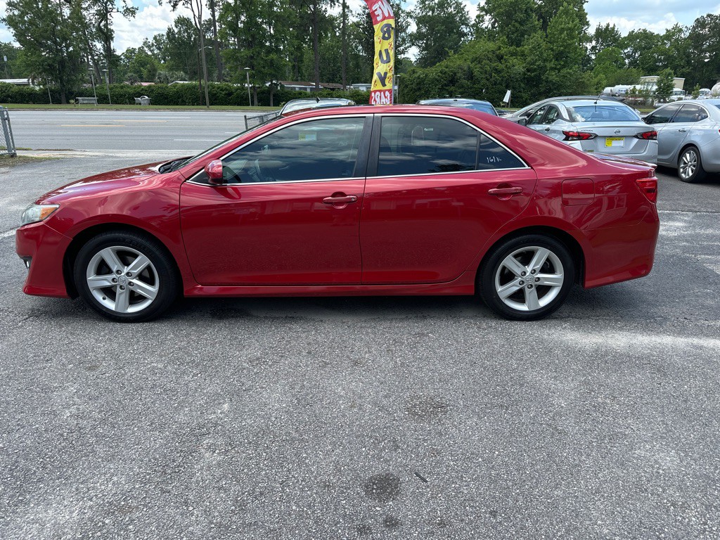 2013 Toyota Camry Image 2