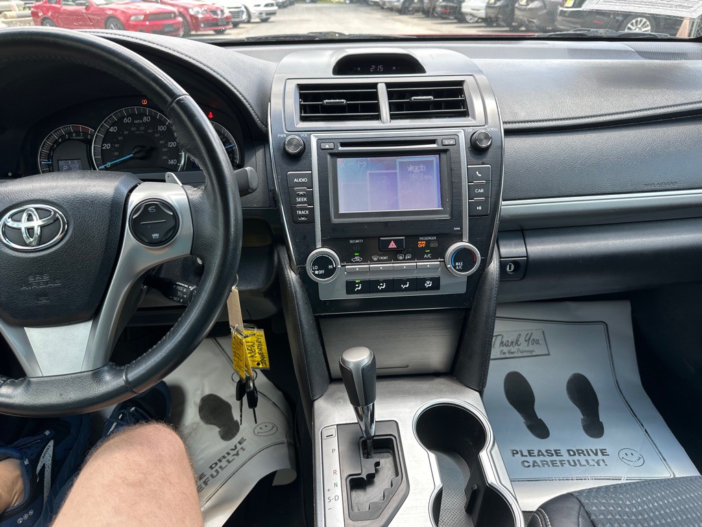 2013 Toyota Camry Image 10