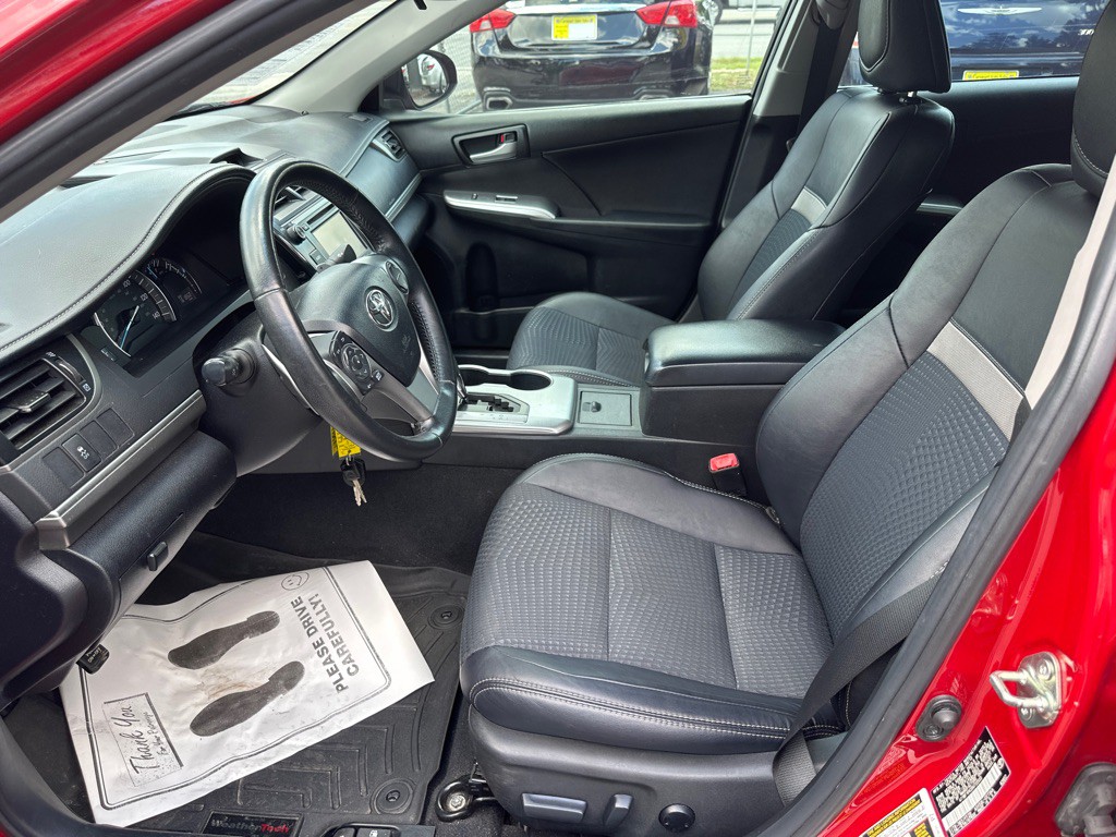 2013 Toyota Camry Image 11