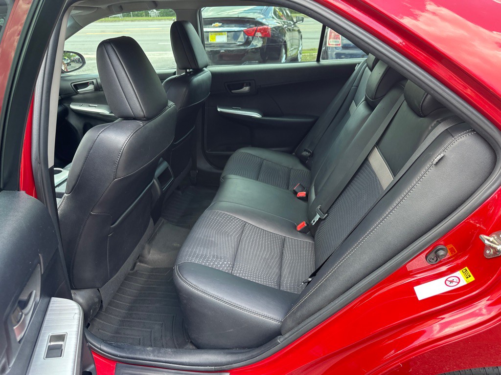 2013 Toyota Camry Image 12