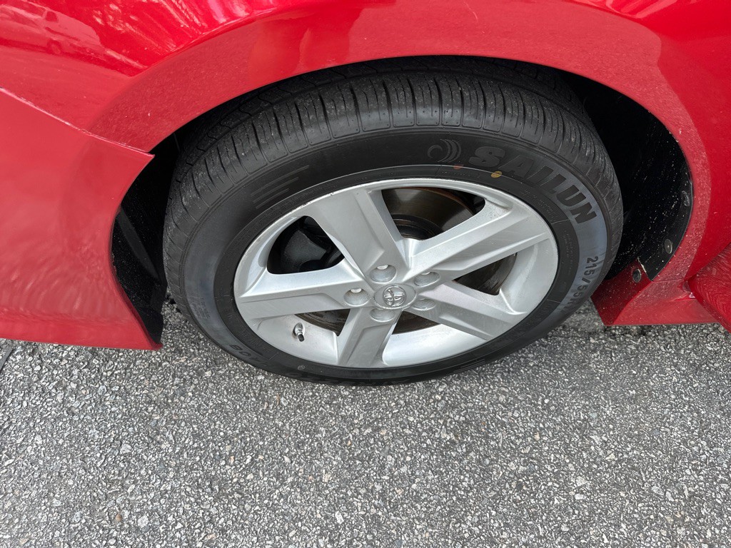 2013 Toyota Camry Image 17