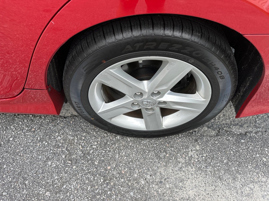 2013 Toyota Camry Image 18